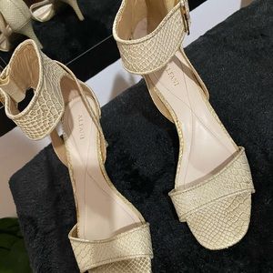 ALFANI CREAM FaUX SNAKE SKIN
